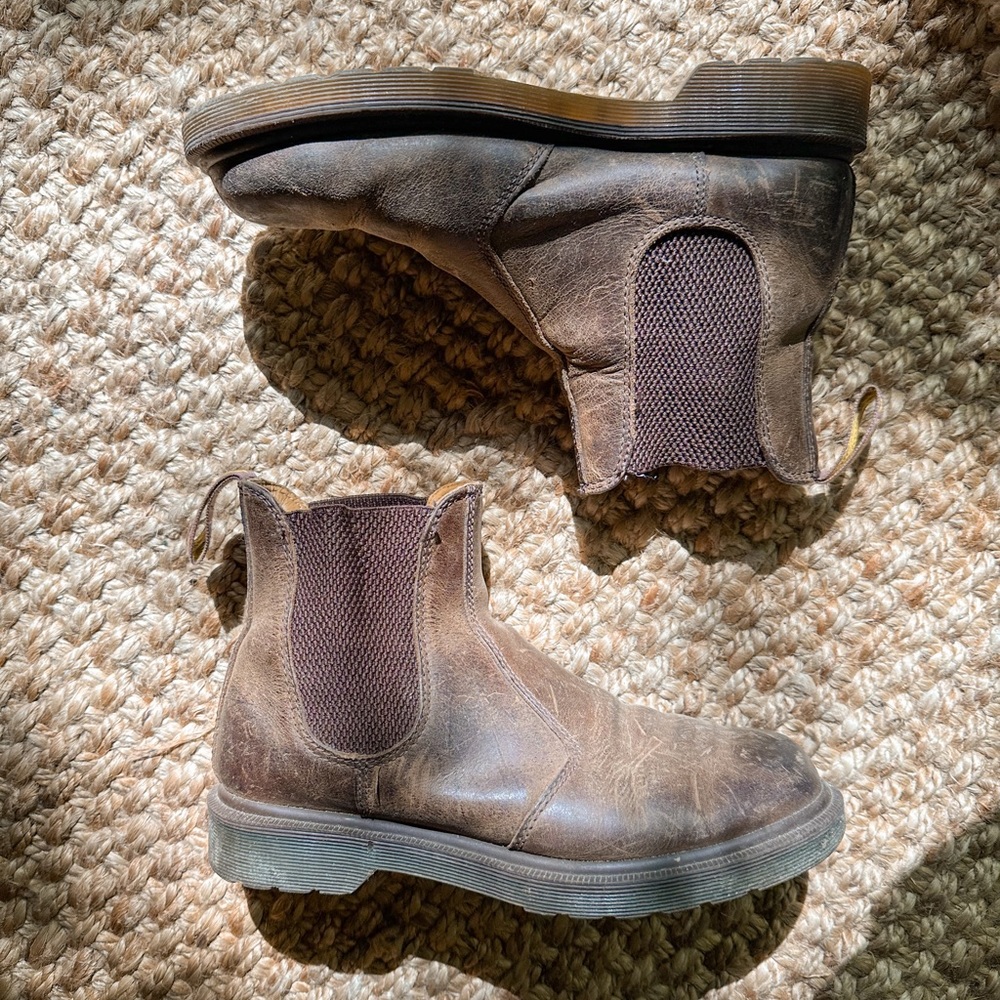 Dr Martens 2976 Crazy Horse Leather Chelsea Boot